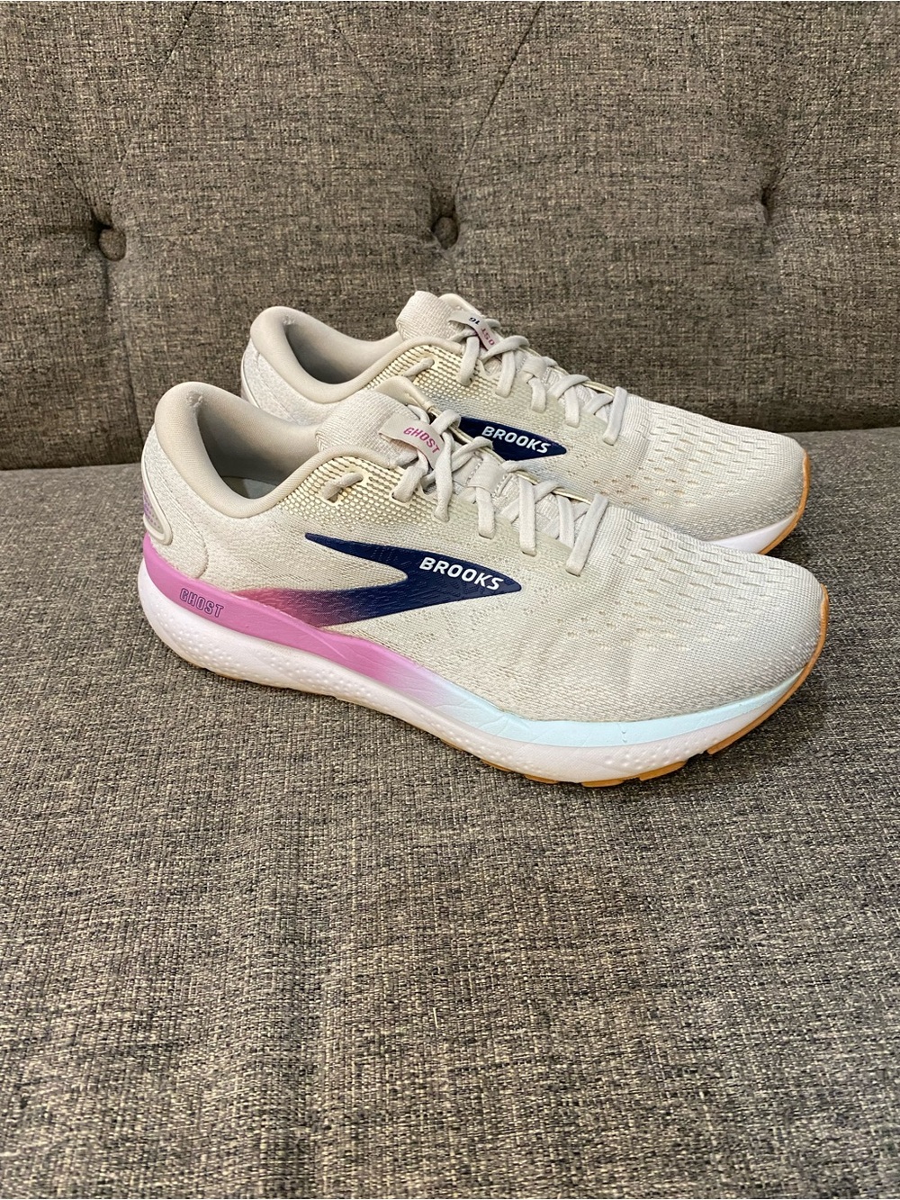 Brooks Ghost 16 Running Sneakers Women’s Size 9